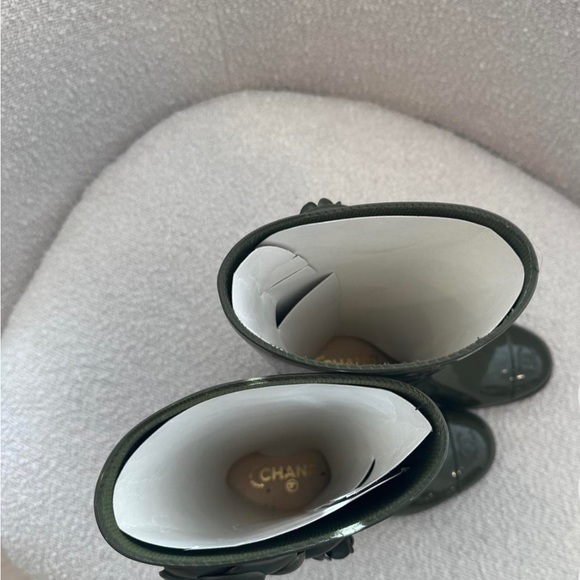 HOST PICK⭐️Authentic Chanel Camellia Flower Rain Boots ❤️ khaki Green 💚 - Picture 6 of 16